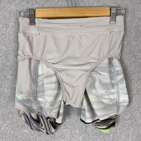 Lululemon Size 4 Paint Glide Warp Multi/Chrome Hotty Hot High Rise Short 4" - Picture 7 of 9